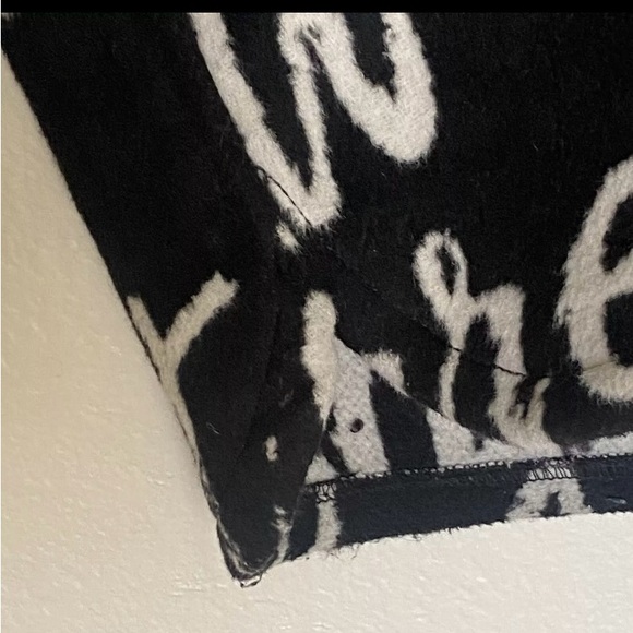 Zara Men’s Black/White Graffiti Print Fleece Jacket Letter Motif size XL - Picture 9 of 12